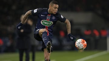 Van der Wiel está en Estambul para fichar por el Fenerbahçe