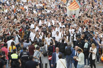 Valencia sigue de fiesta: apoteósis en el ayuntamiento