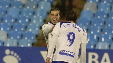 Pombo celebra el gol con Borja Iglesias.