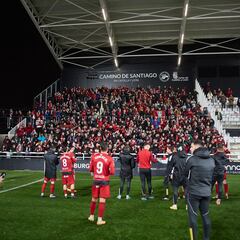La afición rojilla se comporta de diez en la visita a Burgos