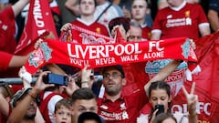 Los seguidores del Liverpool protestan por las pocas localidades disponibles para la final de la Champions.