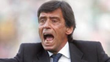 Paco Chaparro quiere un delantero de garantías y por ello se ha fijado en Claudio Pizarro