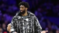 Joel Embiid, pívot de los Sixers, antes del partido contra Miami Heat.