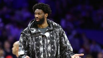 Joel Embiid, pívot de los Sixers, antes del partido contra Miami Heat.