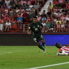 Jéremy Arévalo revienta al Almería para poner líder al Racing