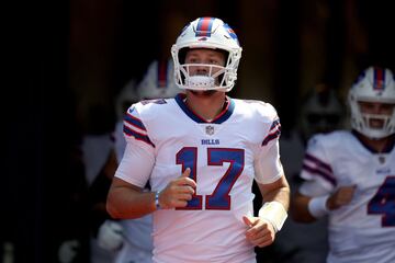 Su campaña 2020 fue espectacular: 4,544 yardas, 37 TDs y 10 intercepciones; llevó a los Bills al Campeonato de la AFC.
