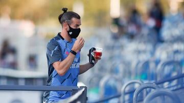 Bale se fue al vestuario andando con el partido en juego