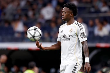 LaLiga y Puma han trabajado en un balón especial para esta jornada especial. Rinde homenaje a la estética de los balones que marcaron el fútbol de finales de los años 90".