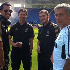 Arbeloa felicita a Mourinho con una foto con Casillas y Xabi