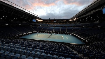 Imagen de la pista Rod Laver Arena sin p&uacute;blico durante el partido entre Rafa Nadal y Cameron Norrie en el Open de Australia 2021 en Melbourne.