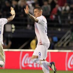 Nico Castillo "espera" a Arturo Vidal en el América