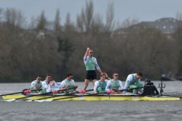 En hombres Cambridge consiguió su objetivo de romper la racha de tres victorias consecutivas de Oxford.