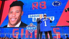 ARLINGTON, TX - APRIL 26: Saquon Barkley of Penn State poses with NFL Commissioner Roger Goodell after being picked #2 overall by the New York Giants during the first round of the 2018 NFL Draft at AT&amp;T Stadium on April 26, 2018 in Arlington, Texas.   Tom Pennington/Getty Images/AFP
 == FOR NEWSPAPERS, INTERNET, TELCOS &amp; TELEVISION USE ONLY ==