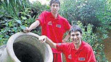 <b>CROATAS Y ESPAÑOLES. </b>Tomas, ex del Madrid, y Ukic, ex del Tau y Barça, posan antes del partido.