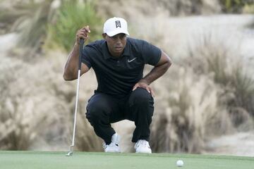 Tiger Woods lines up his putt on the second hole during the first round of the Hero World Challenge golf tournament at Albany.