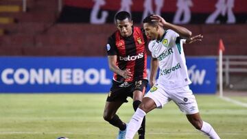 Peru's Melgar Jhonny Vidales (L) and Brazil's Cuiaba Joao Lucas vie for the ball during their Copa Sudamericana group stage football match at the UNSA Monumental stadium in Arequipa, Peru, on May 26, 2022. (Photo by Diego Ramos / AFP) (Photo by DIEGO RAMOS/AFP via Getty Images)