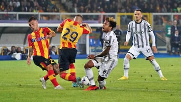 Weston McKennie (Juventus) and Alexis Blin (US Lecce) during the italian soccer Serie A match US Lecce vs Juventus FC on October 29, 2022 at the Via Del Mare stadium in Lecce, Italy (Photo by Emmanuele Mastrodonato/LiveMedia/NurPhoto via Getty Images)