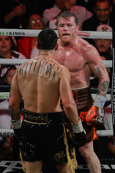 Canelo Álvarez forgives Mexican national anthem gaffe in Las Vegas