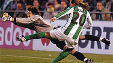 <B>POCOS SE SALVARON</B>. Joaquín adelantó al Betis en el descuento y Turiel puso el empate un minuto más tarde.