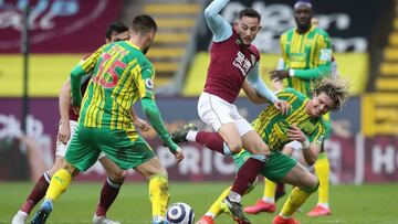 Burnley's English midfielder Josh Brownhill (C) vies with West Bromwich Albion's English midfielder Conor Gallagher (R) during the English Premier League football match between Burnley and West Bromwich Albion at Turf Moor in Burnley, north west