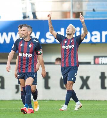 A Stoichkov le costó empezar, pero ya está en velocidad de crucero. El gaditano marcó ante el Tenerife y ya encadena tres jornadas seguidas viendo puerta. Ante los insulares abrió la lata con un golazo. Recibe de espaldas fuera del área, media vuelta y zurdazo que entra pegadita al palo.