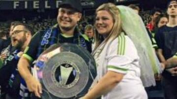 Matt Banks y Brooklyn Cowan contrajeron matrimonio en el Century Link