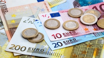 euro bills and coins