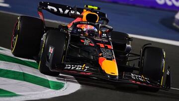 Checo Pérez, por detrás de los Ferrari y Verstappen en la segunda práctica de Jeddah