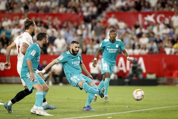2-3. Karim Benzema marca el tercer gol en el minuto 91.