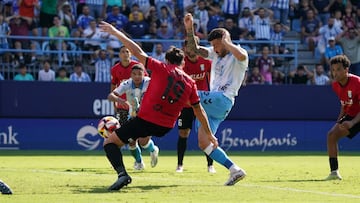 Momento en que Dioni hace el gol de la victoria malaguista.