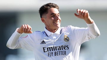 Sergio Arribas celebra un gol con el Real Madrid Castilla.