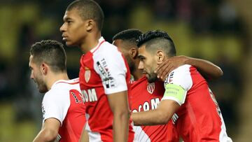 Monaco&#039;s Colombian forward Radamel Falcao celebrates after scoring a penalty during the French L1 football match between Monaco (ASM) and Caen (SMC) on December 21, 2016 at the &quot;Louis II Stadium&quot; in Monaco. / AFP PHOTO / VALERY HACHE