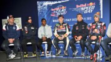 ESTRELLAS 'ENERGÉTICAS'. De izq. a dcha: Christian Pfeiffer, Daniel Ricciardo, Collin Daley, Alexander Grinchuk, David Coulthard, Carlos Sainz Jr. y Miguel Molina.