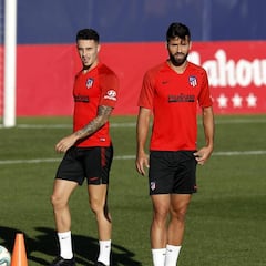 La competencia puede hacer que salga uno de los centrales