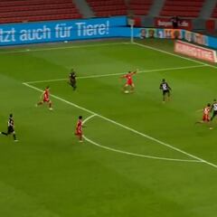 La admirable frialdad en el 93' de Lewandowski para ganar el partido del año en Alemania