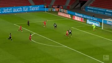 La admirable frialdad en el 93' de Lewandowski para ganar el partido del año en Alemania