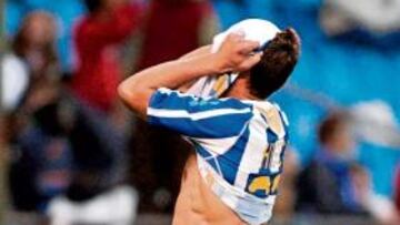 <b>LAMENTO. </b>Xisco pudo marcar en un par de ocasiones, pero no tuvo acierto para batir a Toño.