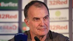 Marcelo Bielsa mandó a sus jugadores a recoger basura