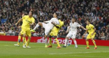 1-0. Agarrón de Eric Bailly a Cristiano Ronaldo dentro del área, el árbitro señaló la pena máxima que el luso transformó en el primer tanto.