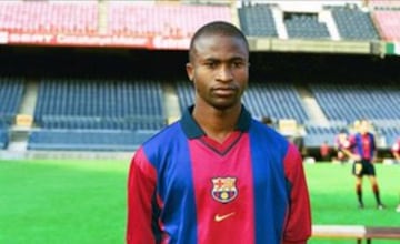 Samuel Okunowo: Llegó a la prestigiosa cantera del Barcelona a los 18 años desde su natal Nigeria. La temporada siguiente Van Gaal lo sube al primer equipo, pero la magia desapareció. Aunque fueron campeones, el africano estuvo lejos del protagonismo y nunca estuvo ni cerca de explotar su talento. Luego deambuló por equipos chicos de Europa y cerró su carrera en total silencio en su país en 2012.