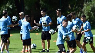 Uruguay&#039;s players take part in a training session in Belo Horizonte, state of Minas Gerais, Brazil, on June 15, 2019, on the eve of their Copa America football match against Ecuador. (Photo by DOUGLAS MAGNO / AFP)