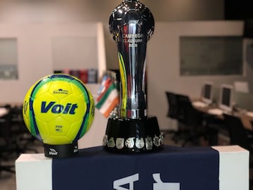 El trofeo que estará en manos de Toluca o Santos el próximo domingo visitó la redacción de As México, horas antes de que se lleve la Gran Final de ida.