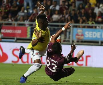 Colombia presionó en campo rival, cortó los circuitos de juego del rival y neutralizó a dos de las figuras del equipo de Rafael Dudamel, Samuel Sosa y Jan Carlos Hurtado