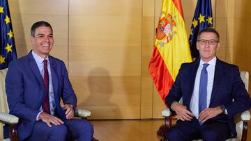 El presidente del Gobierno en funciones y l赤der del PSOE, Pedro S芍nchez (i) y el presidente del PP, Alberto N迆?ez Feij車o (d), a su llegada a una reuni車n en el Congreso de los Diputados, a 30 de agosto de 2023, en Madrid (Espa?a). Seg迆n fuentes del PP, Feij車o contact車 el lunes, 28 de agosto, con S芍nchez, "l赤der del segundo partido de nuestro pa赤s", para plantearle la idoneidad de mantener un encuentro con vistas a la investidura al ser el presidente 'popular' el candidato designado por el Rey. El PP enmarca este encuentro en la normalidad democr芍tica que ha de marcar la agenda posterior a las elecciones generales del 23J y en la institucionalidad previa al debate de investidura fijado para el 26 de septiembre.
30 AGOSTO 2023;CONGRESO;INVESTIDURA;SANCHEZ;FEIJOO
Jes迆s Hell赤n / Europa Press
30/08/2023