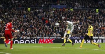 Benzema marcó el 2-0 a pase de James.
