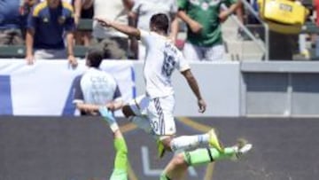 El delantero mexicano est&aacute; nominado como el mejor jugador de la Jornada 25 de la MLS. 