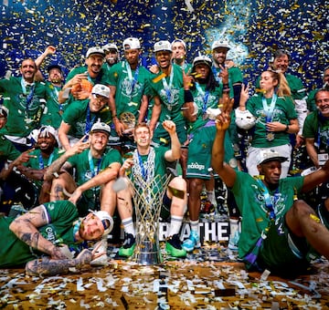 El Unicaja de M¨¢laga, campe¨®n de la BCLtras ganar 67-83 al Galatasaray. Segundo a?o consecutivo que conquista el trofeo.