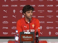 26-03-26. CÉSAR GELABERT., JUGADOR DEL SPORTING, EN LA RUEDA DE PRENSA EN MAREO.