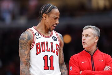 Billy Donovan junto a DeMar DeRozan