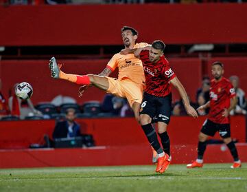 Stefan Savic y José Manuel Arias Copete.